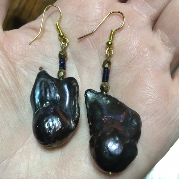 Vintage handmade Jewelry - Large black Natural baroque pearls pierced earring
